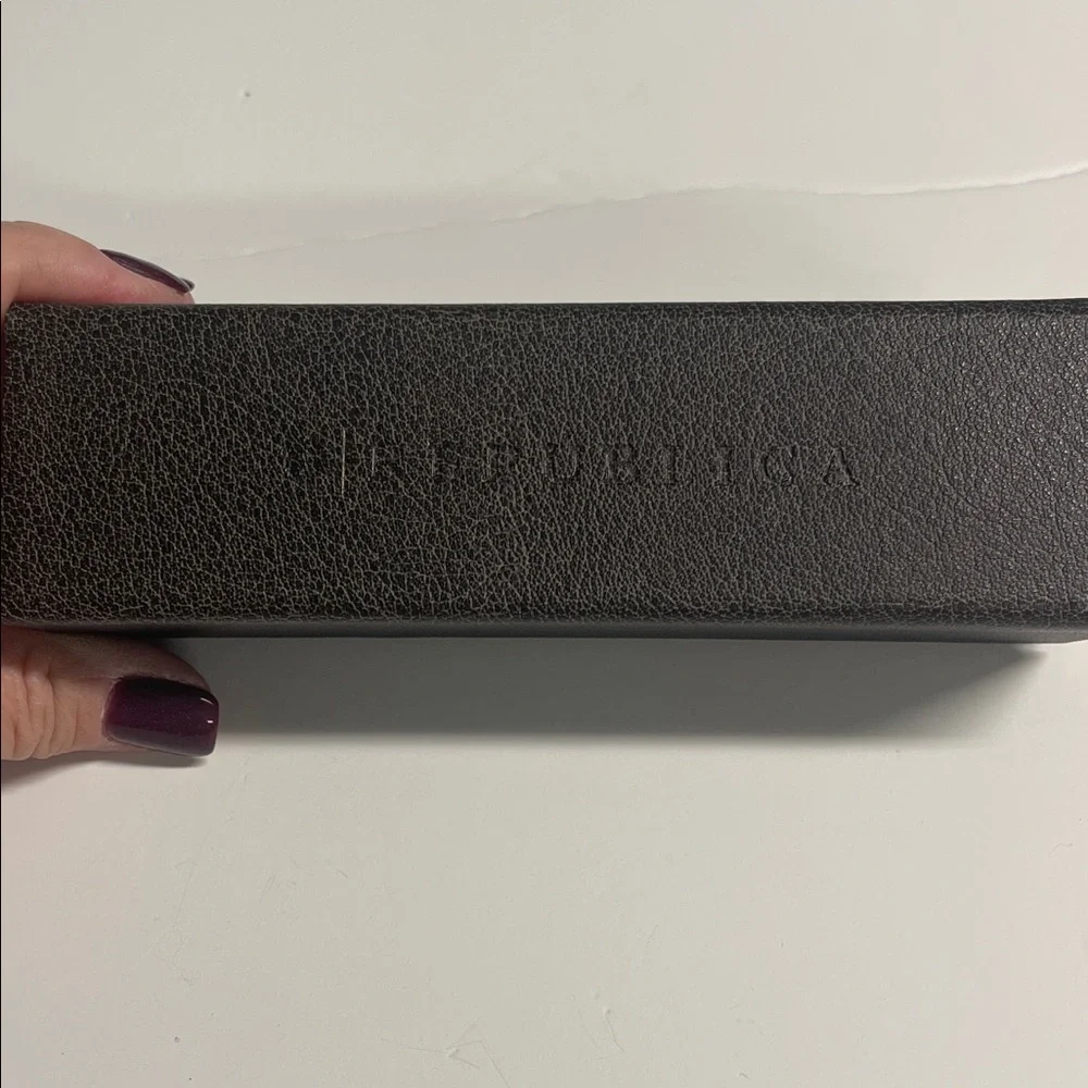 MEN’S REPUBLICA BROWN FAUX PEBBLE LEATHER SQUARE HARD SHELL EYEGLASSES CASE